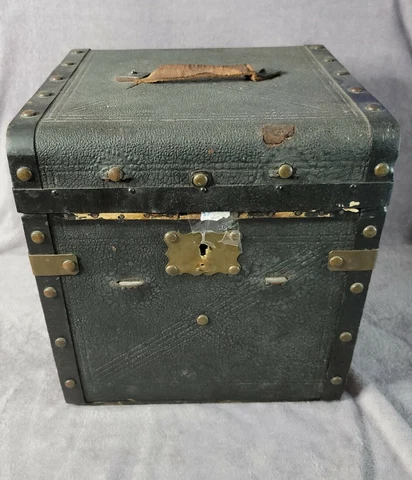 Antique Victorian Trunks thumbnail
