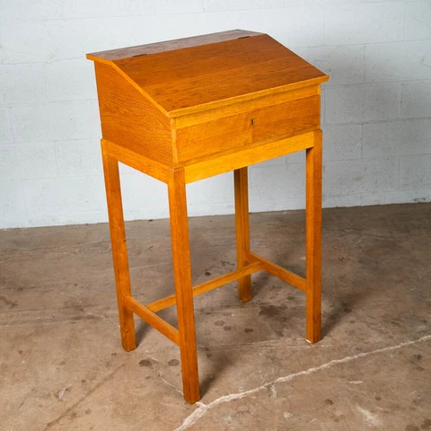 Antique White Desks thumbnail