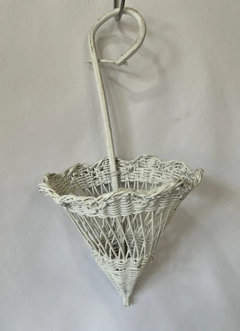 Antique White Hanging Baskets thumbnail
