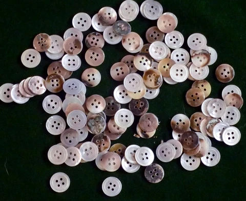 Antique White Sewing 4-Hole Flat Buttons thumbnail
