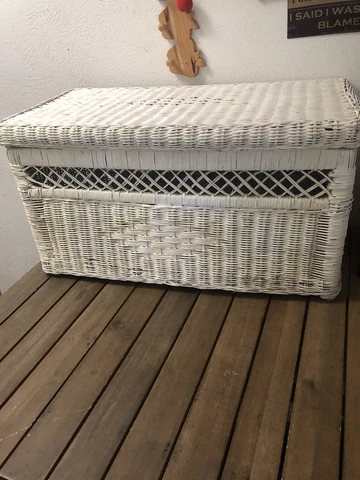 Antique Wicker Trunks thumbnail