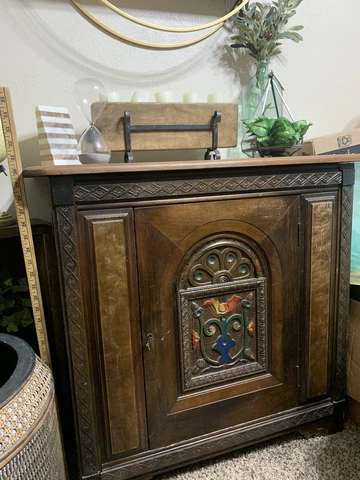 Antique Wood Bar Cabinets thumbnail