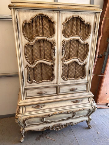 Antique Wood Bed Frames thumbnail