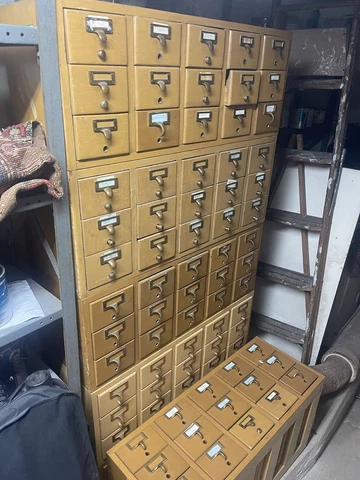 Antique Wood Cabinets thumbnail