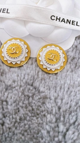 Antique Yellow Sewing Buttons thumbnail