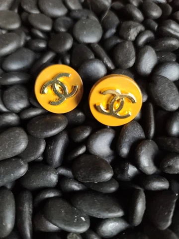 Antique Yellow Sewing Shank Buttons thumbnail