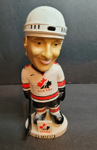 Canadian Hockey Fan Bobbleheads thumbnail