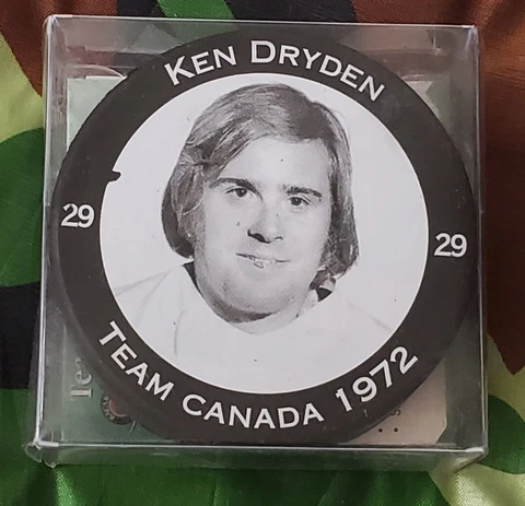 Canadian Hockey Fan Pucks thumbnail