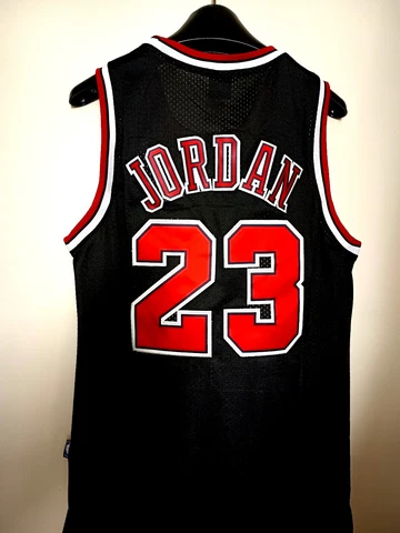 Chicago Bulls Jerseys thumbnail
