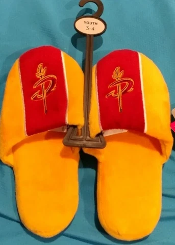 Cleveland Cavaliers Slippers thumbnail