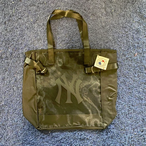 Derek Jeter Bags thumbnail