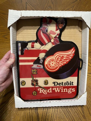 Detroit Red Wings Clocks thumbnail