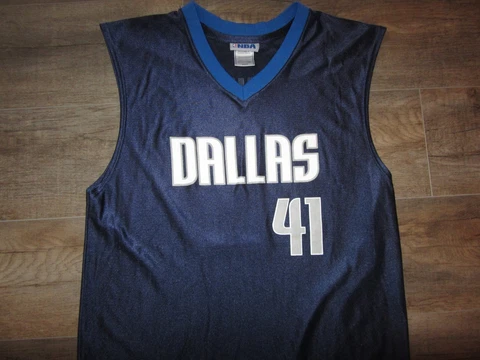 Dirk Nowitzki Jerseys thumbnail