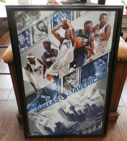 Dirk Nowitzki Posters thumbnail