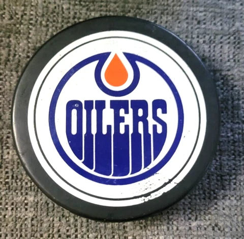 Edmonton Oilers Pucks