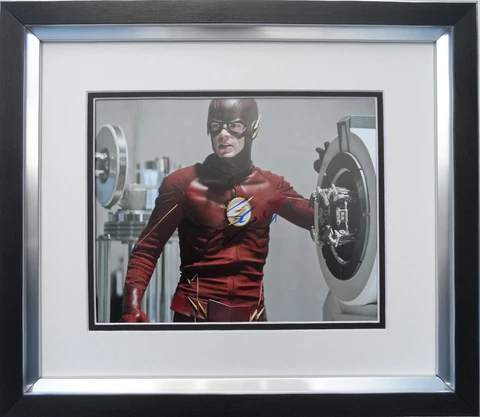 Grant Gustin Autographs