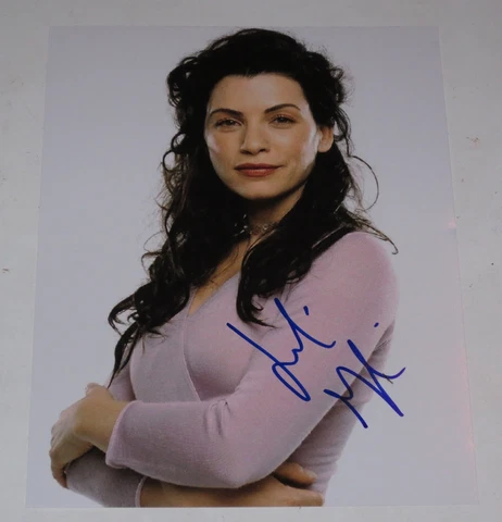 Julianna Margulies Autographs