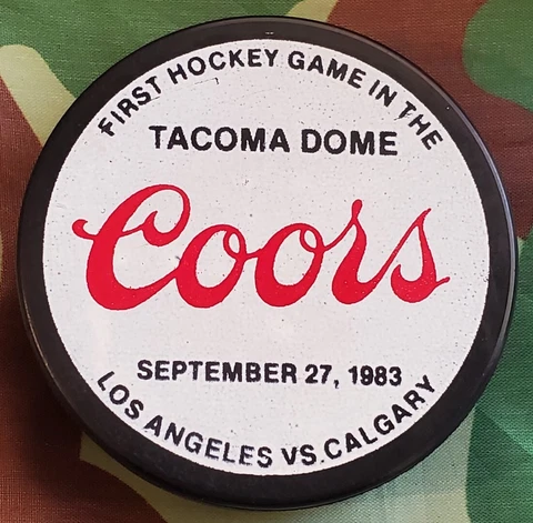 Los Angeles Kings Pucks thumbnail