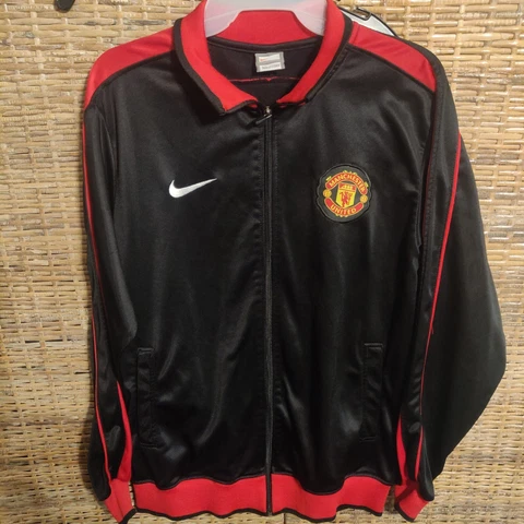 Manchester United Sweaters thumbnail