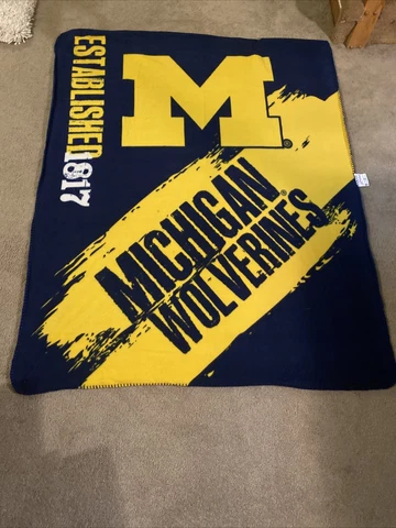 Michigan Wolverines Blankets thumbnail