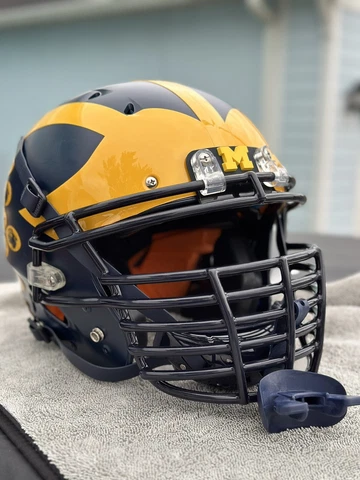 Michigan Wolverines Helmets thumbnail