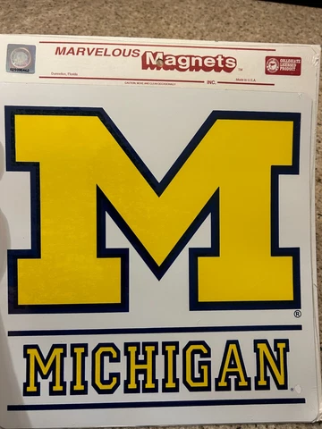 Michigan Wolverines Magnets thumbnail