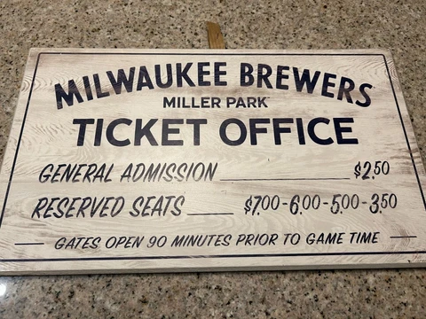 Milwaukee Brewers Tickets thumbnail