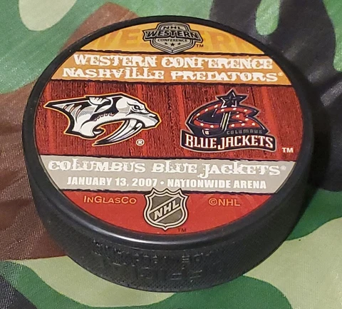 Nashville Predators Pucks thumbnail