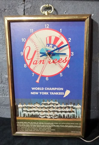 New York Yankees Clocks thumbnail