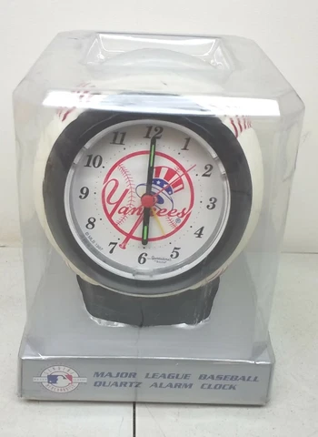 New York Yankees Clocks thumbnail