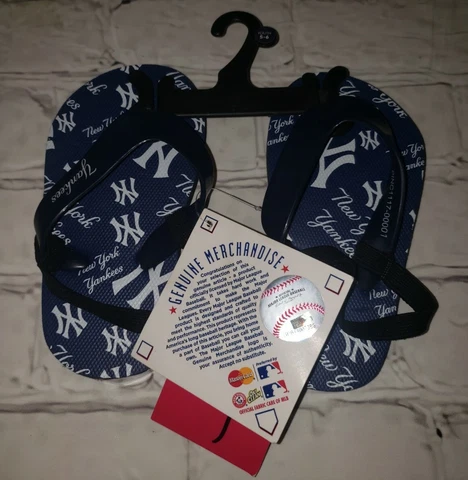 New York Yankees Slippers thumbnail