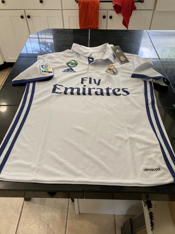 Real Madrid Jerseys thumbnail