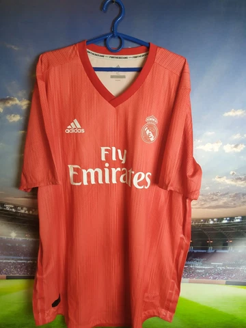 Real Madrid Shirts thumbnail