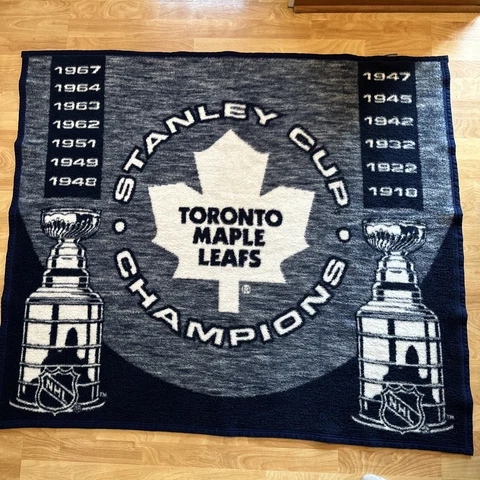 Toronto Maple Leafs Blankets thumbnail