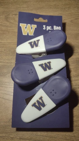 Washington Huskies Magnets thumbnail