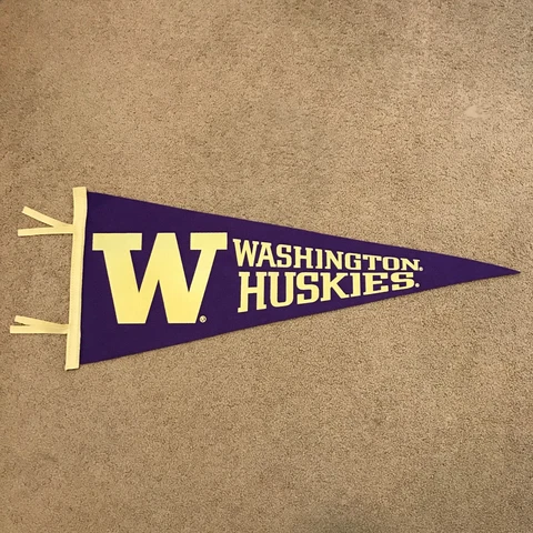 Washington Huskies Pennants thumbnail