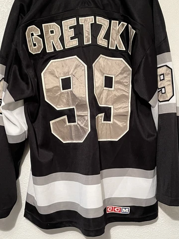 Wayne Gretzky Jerseys thumbnail