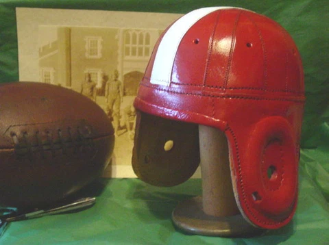Wisconsin Badgers Helmets thumbnail