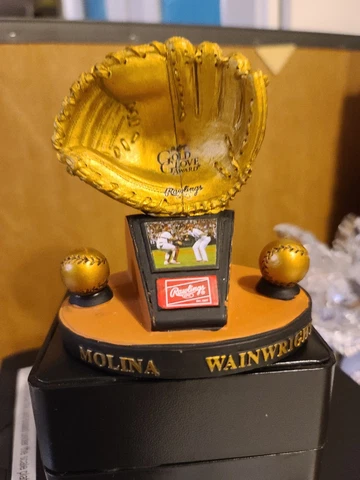 Yadier Molina Gloves thumbnail