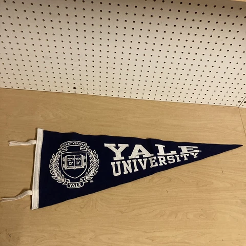 Yale Bulldogs Pennants thumbnail